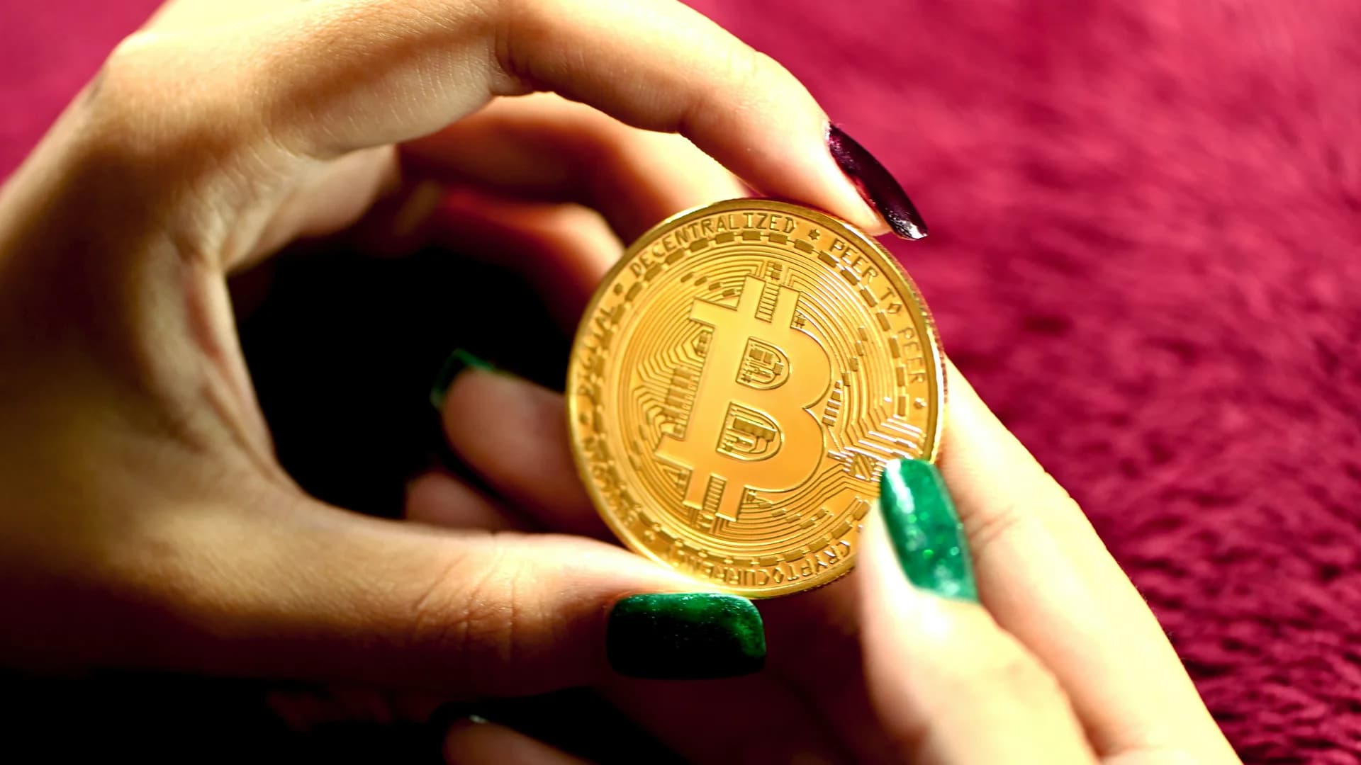 Strategy kauft 4.871 BTC für $330M