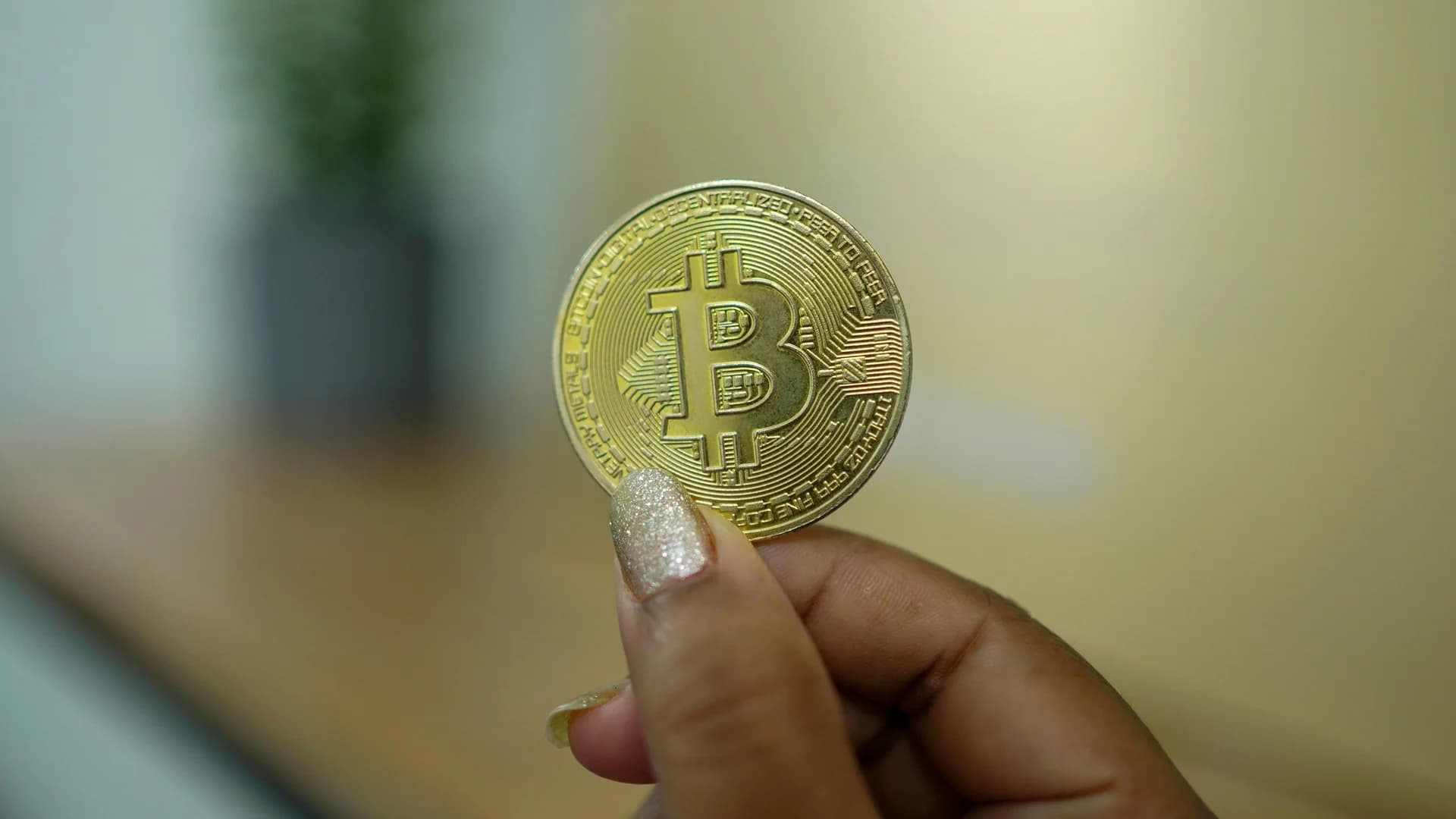 BNB-Kurs hält sich bei $637 – Bitcoin-ETF-Zuflüsse trotzen Dollar-Erholung