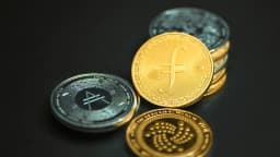 Solana MACD-Kaufsignal blinkt: SOL vor Dreiecksausbruch auf $130