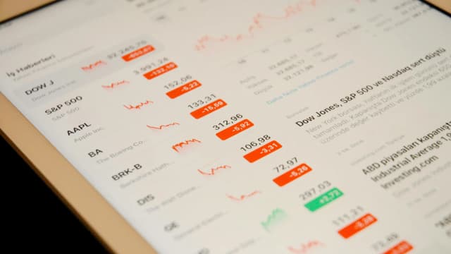 FCA senkt Stablecoin-Kapitalregel auf 1%, streicht Retail-Limit