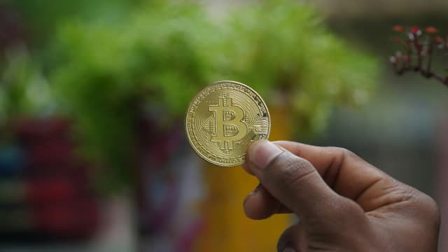 Bitcoin steigt über $75K vor der Fed-Woche