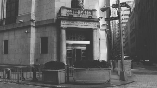 T. Rowe Price Crypto-ETF setzt auf Dogecoin und Shiba Inu