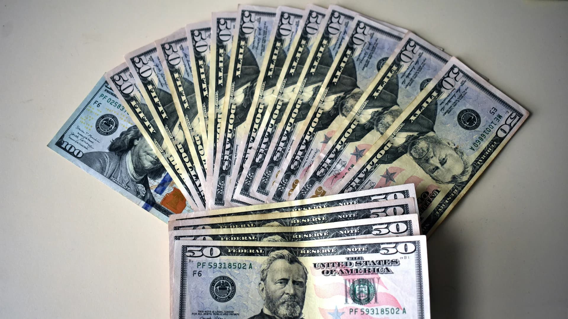 Theo lanciert goldgedeckten Stablecoin nach 100-Mio.-$-Raise