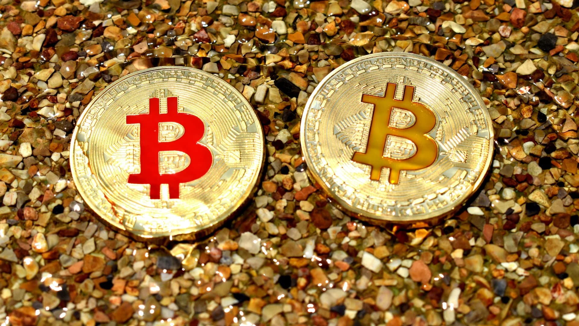 Bitcoin ruhig, Investoren zahlen weiter für Absicherung nach unten