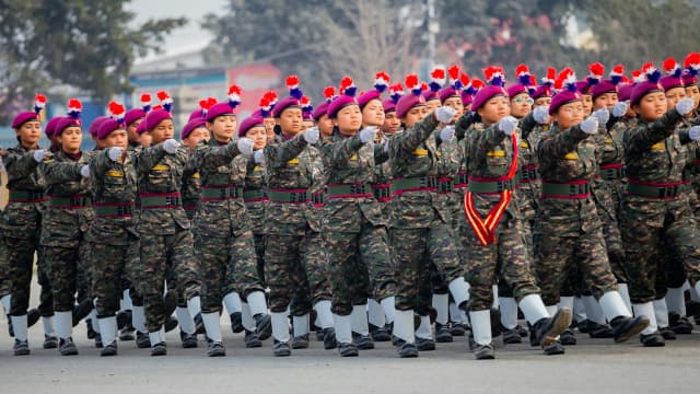 Warren hinterfragt MrBeasts Plan, Kindern Krypto aufzudrängen